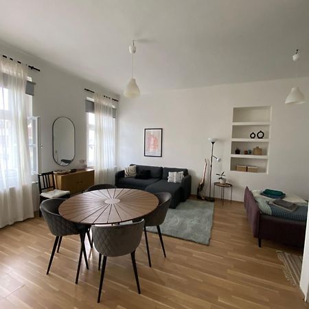 Roomy Apartment Close To Palmovka Praga Esterno foto