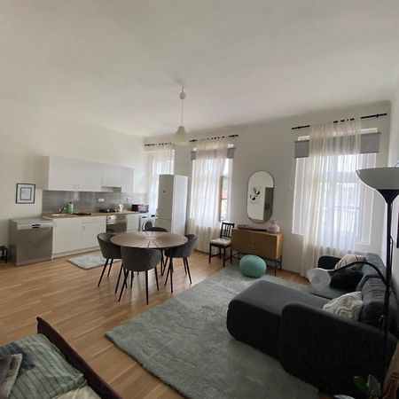 Roomy Apartment Close To Palmovka Praga Esterno foto