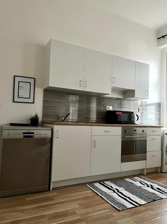 Roomy Apartment Close To Palmovka Praga Esterno foto